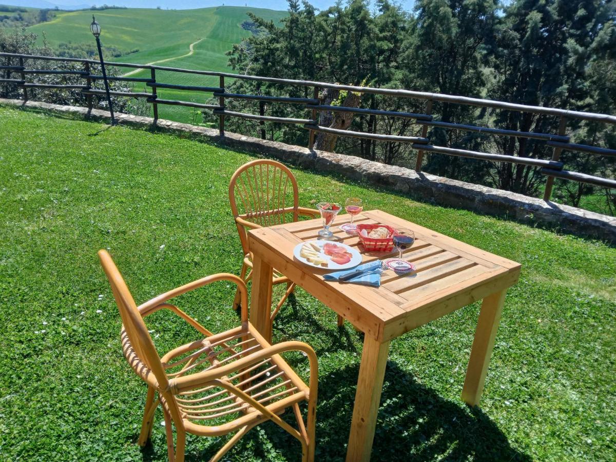 Agriturismo Collesassi Montalcino Exterior foto